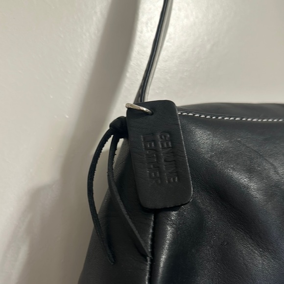 Rolf’s Vintage Black Leather Shoulder Bag with White Flower Accent - Picture 6 of 14